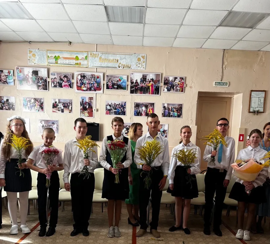 Торжественная линейка, посвящённая Дню знаний