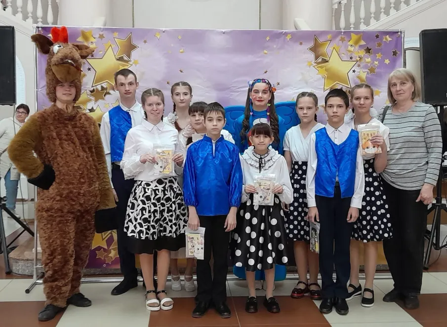 Участие в концертно-игровой программе "Семья! Мир! Май!"