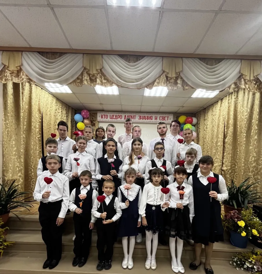 Праздничный концерт "Кто щедро дарит знания и свет"