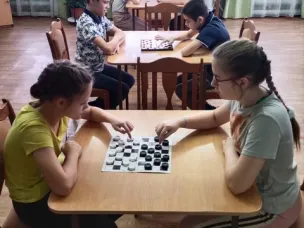 Соревнования на первенство школы по шашкам среди обучающихся начальных классов
